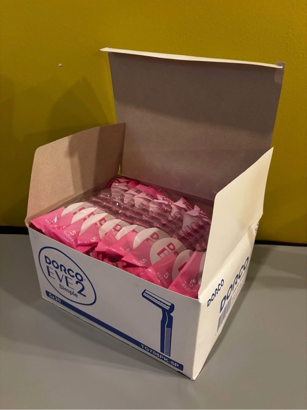 Eve2 Simple Pink Disposable Razors - Women's Hair Removal